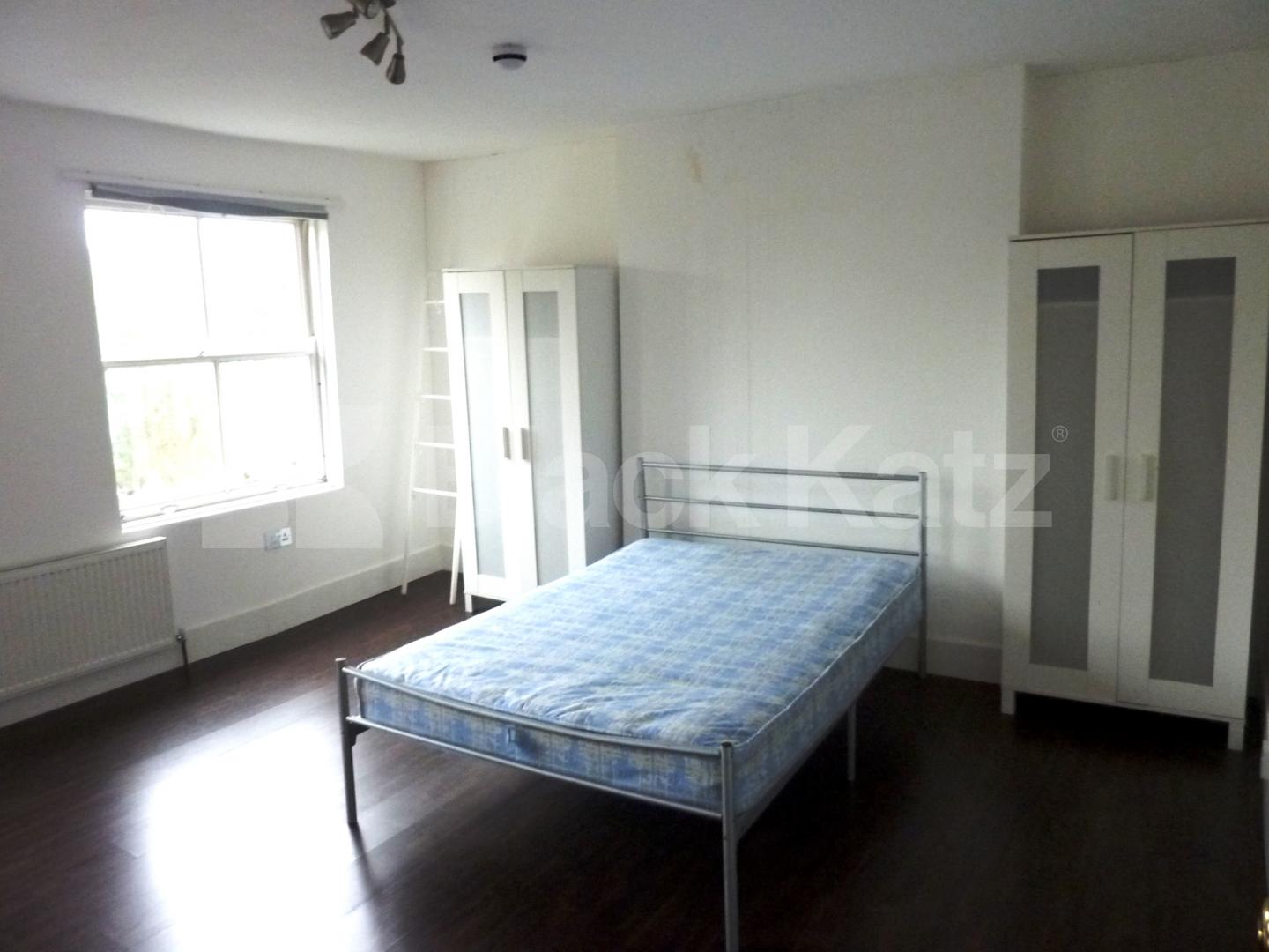 			SPACIOUS ONE BED - NEW INSTRUCTION!, 1 Bedroom, 1 bath, 1 reception Flat			 Hillmarton Road, HILLMARTON CONSERVATION 